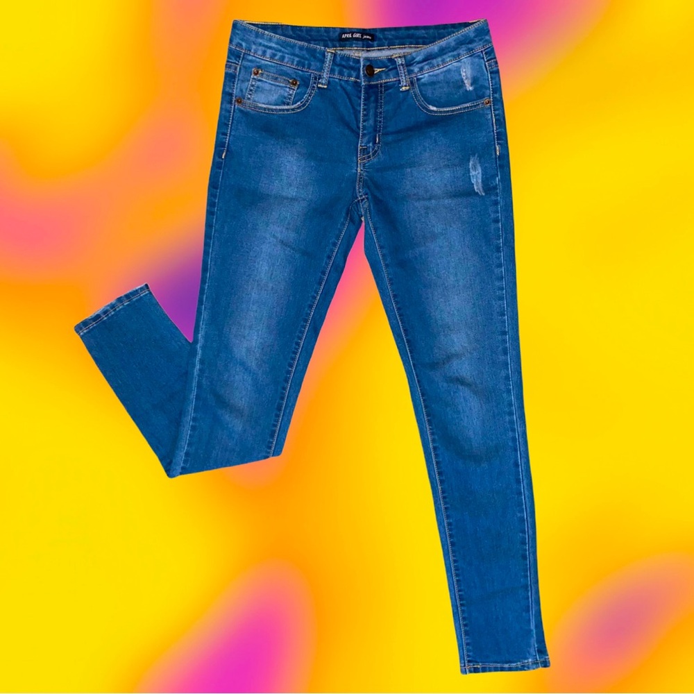 Junior’s Mid-Rise Push Up Distressed Skinny Jeans | Size 5 | Never Worn